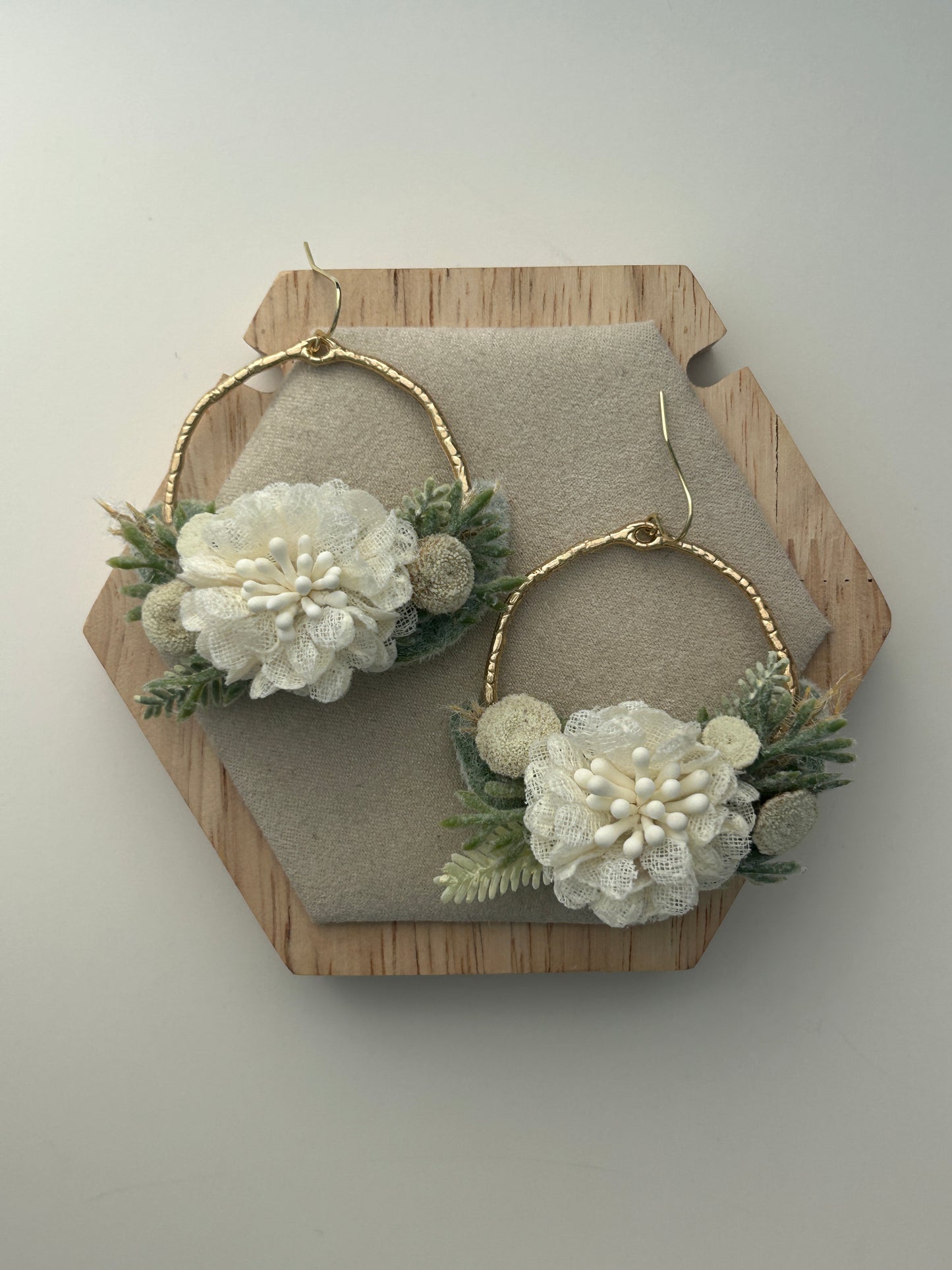 Ivory Lace Botanical Arrangement