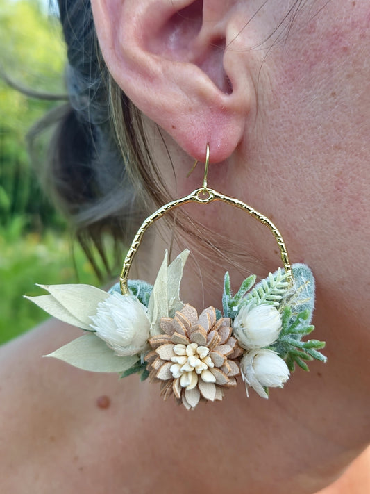 Wheat and Ivory Wildflower Arrangement