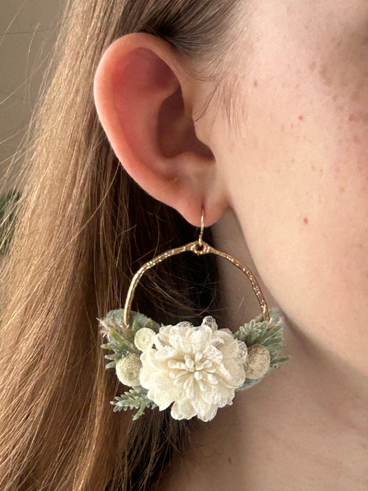 Ivory Lace Botanical Arrangement